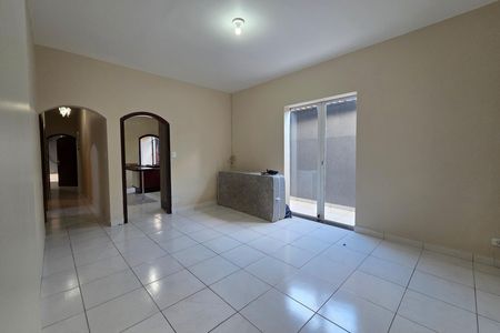 Casa para alugar com 250m², 3 quartos e 4 vagas Casa para alugar com 250m², 3 quartos e 4 vagasSala