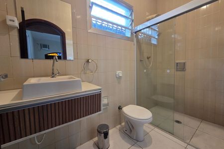 Casa para alugar com 250m², 3 quartos e 4 vagas Casa para alugar com 250m², 3 quartos e 4 vagasBanheiro da Suíte 1