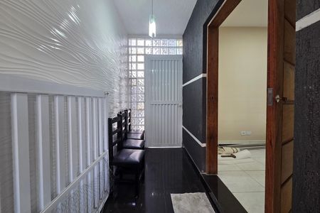 Casa para alugar com 250m², 3 quartos e 4 vagas Casa para alugar com 250m², 3 quartos e 4 vagasHall de entrada