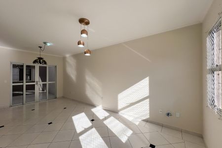 Casa de condomínio para alugar com 163m², 3 quartos e 4 vagas
