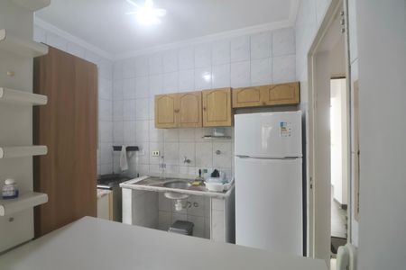 Cozinha de apartamento para alugar com 1 quarto, 44m² em Jardim Enseada, Guarujá