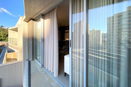 Casa de condomínio à venda com 175m², 3 quartos e 2 vagas Casa de condomínio à venda com 175m², 3 quartos e 2 vagasVaranda da Sala