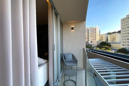 Casa de condomínio à venda com 175m², 3 quartos e 2 vagas Casa de condomínio à venda com 175m², 3 quartos e 2 vagasVaranda da Sala