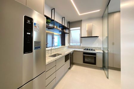 Cozinha de casa de condomínio à venda com 3 quartos, 175m² em Buritis, Belo Horizonte