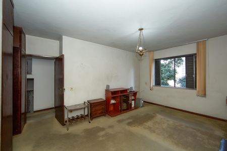 Casa para alugar com 325m², 4 quartos e 5 vagas Casa para alugar com 325m², 4 quartos e 5 vagasQUARTO1