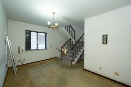 Casa para alugar com 325m², 4 quartos e 5 vagas Casa para alugar com 325m², 4 quartos e 5 vagasSALA