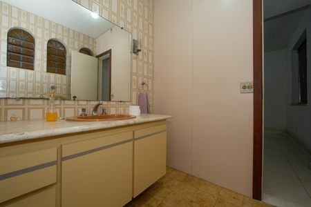 Casa para alugar com 325m², 4 quartos e 5 vagas Casa para alugar com 325m², 4 quartos e 5 vagasBANHEIRO2