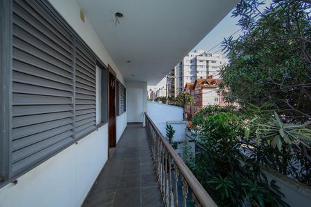 VARANDA de casa para alugar com 4 quartos, 325m² em Serra, Belo Horizonte