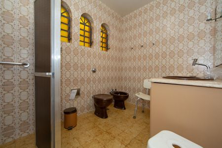 Casa para alugar com 325m², 4 quartos e 5 vagas Casa para alugar com 325m², 4 quartos e 5 vagasBANHEIRO2