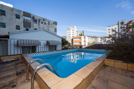 Casa para alugar com 325m², 4 quartos e 5 vagas Casa para alugar com 325m², 4 quartos e 5 vagasPISCINA