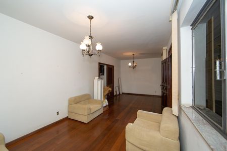 Casa para alugar com 325m², 4 quartos e 5 vagas Casa para alugar com 325m², 4 quartos e 5 vagasSALA