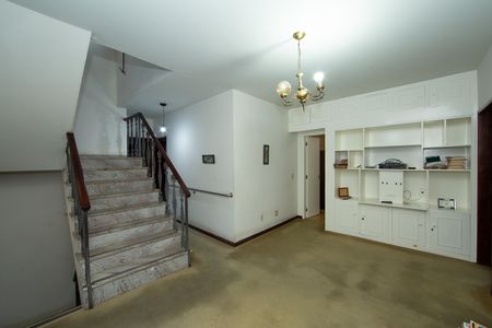 Casa para alugar com 325m², 4 quartos e 5 vagas Casa para alugar com 325m², 4 quartos e 5 vagasSALA
