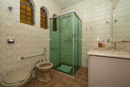Casa para alugar com 325m², 4 quartos e 5 vagas Casa para alugar com 325m², 4 quartos e 5 vagasBANHEIRO1