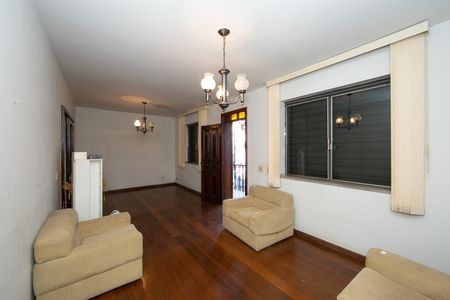 Casa para alugar com 325m², 4 quartos e 5 vagas Casa para alugar com 325m², 4 quartos e 5 vagasSALA