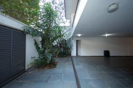 GARAGEM de casa para alugar com 4 quartos, 325m² em Serra, Belo Horizonte