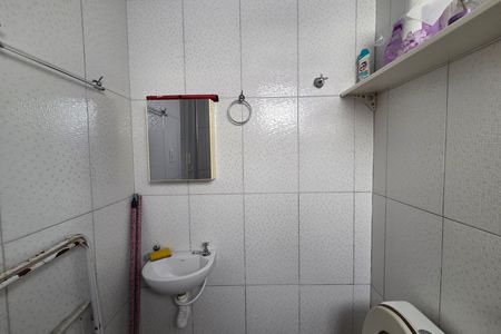Banheiro de kitnet/studio para alugar com 1 quarto, 22m² em Cidade Ocian, Praia Grande