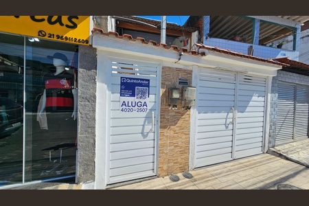 Fachada  de casa para alugar com 2 quartos, 80m² em Centro, Nilópolis