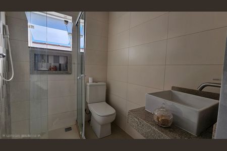 Banheiro da Suíte de casa para alugar com 2 quartos, 80m² em Centro, Nilópolis