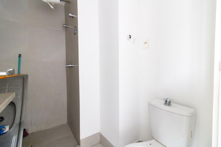 Banheiro de kitnet/studio para alugar com 1 quarto, 27m² em Farroupilha, Porto Alegre