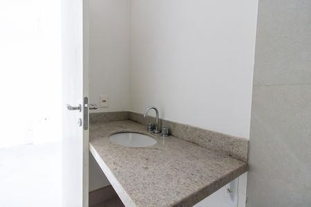Banheiro de kitnet/studio para alugar com 1 quarto, 27m² em Farroupilha, Porto Alegre