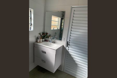Banheiro de casa à venda com 3 quartos, 125m² em Vila Monumento, São Paulo
