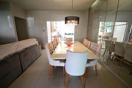 Casa à venda com 4 quartos, 416m² em Vila Anchieta, Goiânia