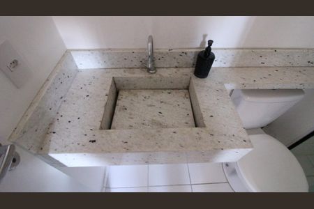 Banheiro de apartamento para alugar com 2 quartos, 34m² em Vila Tolstoi, São Paulo