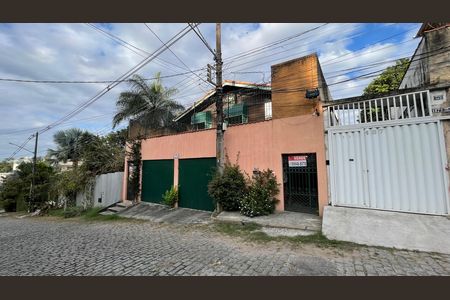 Fachada de casa à venda com 3 quartos, 179m² em Freguesia (ilha do Governador), Rio de Janeiro