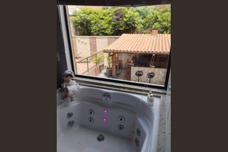 Banheiro de casa à venda com 3 quartos, 110m² em Matapaca, Niterói