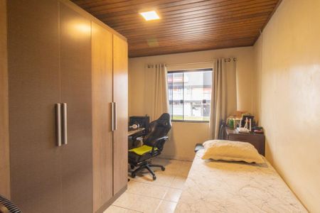 Casa à venda com 200m², 3 quartos e 6 vagas Casa à venda com 200m², 3 quartos e 6 vagasQuarto 3
