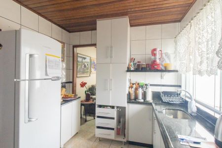Casa à venda com 200m², 3 quartos e 6 vagas Casa à venda com 200m², 3 quartos e 6 vagasCozinha