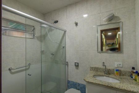 Casa à venda com 200m², 3 quartos e 6 vagas Casa à venda com 200m², 3 quartos e 6 vagasBanheiro Social
