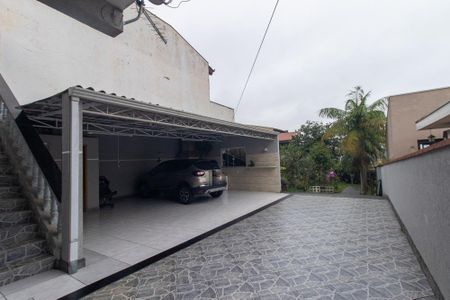 Casa à venda com 200m², 3 quartos e 6 vagas Casa à venda com 200m², 3 quartos e 6 vagasGaragem