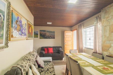 Casa à venda com 200m², 3 quartos e 6 vagas Casa à venda com 200m², 3 quartos e 6 vagasSala