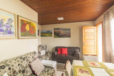 Casa à venda com 200m², 3 quartos e 6 vagas Casa à venda com 200m², 3 quartos e 6 vagasSala