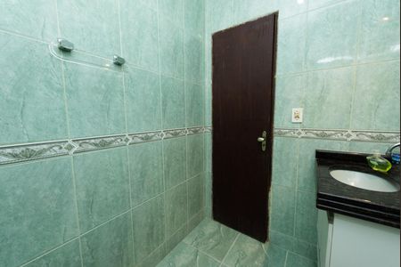 Banheiro de casa para alugar com 2 quartos, 100m² em Santa Helena, Belo Horizonte