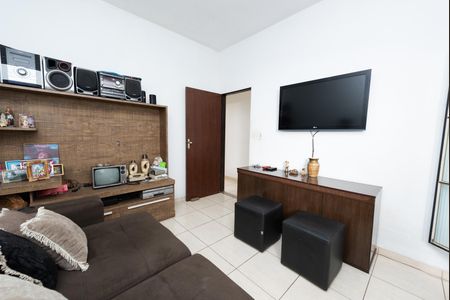 Sala de casa para alugar com 2 quartos, 100m² em Santa Helena, Belo Horizonte