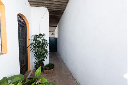 Corredor de casa para alugar com 2 quartos, 100m² em Santa Helena, Belo Horizonte