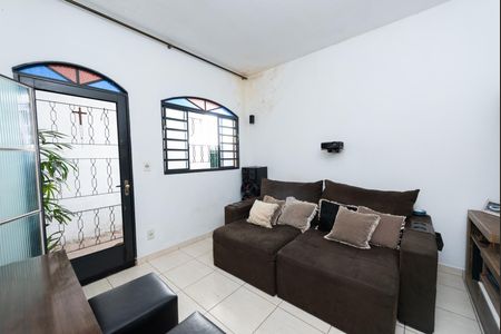 Sala de casa para alugar com 2 quartos, 100m² em Santa Helena, Belo Horizonte