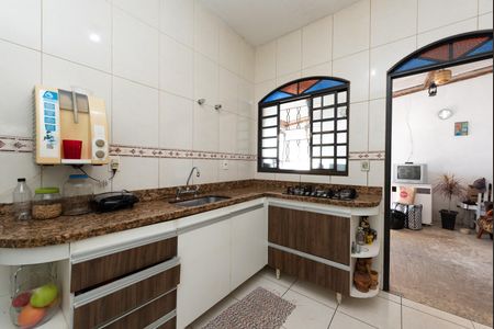 Cozinha de casa para alugar com 2 quartos, 100m² em Santa Helena, Belo Horizonte