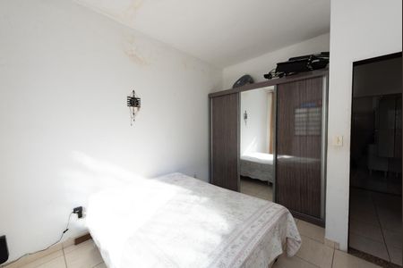 Quarto 2 de casa para alugar com 2 quartos, 100m² em Santa Helena, Belo Horizonte