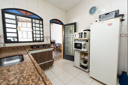Cozinha de casa para alugar com 2 quartos, 100m² em Santa Helena, Belo Horizonte