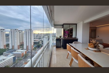 Apartamento para alugar com 144m², 3 quartos e 3 vagasVaranda