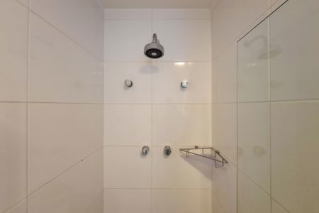 Banheiro de apartamento para alugar com 1 quarto, 44m² em Pinheiros, São Paulo