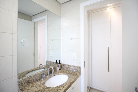 Apartamento para alugar com 65m², 2 quartos e 1 vagaBanheiro da Suíte 1