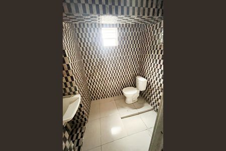 Banheiro 1 de apartamento para alugar com 1 quarto, 45m² em Engenho do Porto, Duque de Caxias