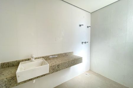 Casa de condomínio à venda com 175m², 3 quartos e 2 vagas Casa de condomínio à venda com 175m², 3 quartos e 2 vagasBanheiro da Suíte 1
