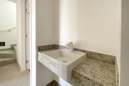 Banheiro de casa de condomínio à venda com 3 quartos, 175m² em Buritis, Belo Horizonte