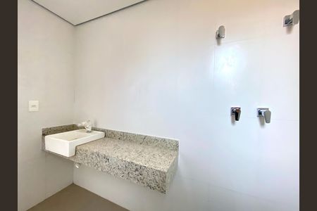 Banheiro da Suíte de casa de condomínio à venda com 3 quartos, 175m² em Buritis, Belo Horizonte