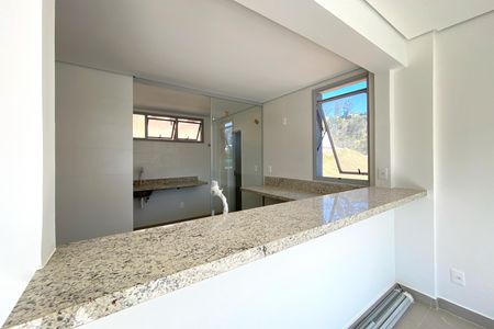 Cozinha de casa de condomínio à venda com 3 quartos, 175m² em Buritis, Belo Horizonte